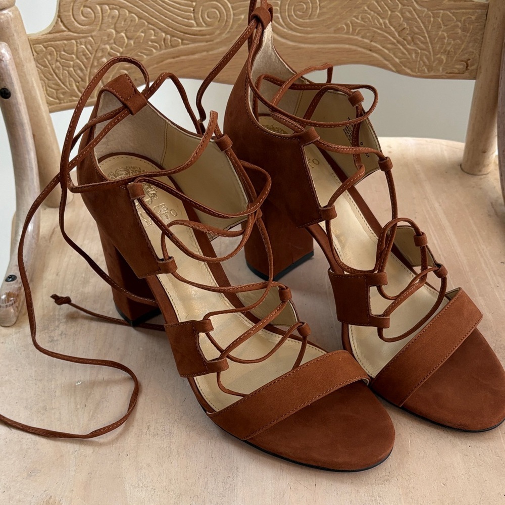 Vince Camuto 9.5 M women’s Brown Strappy Heeled Sandals VC-Wendell